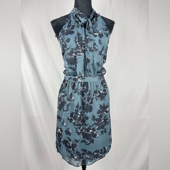 Banana Republic Dresses & Skirts - Banana Republic Floral Dress with Neck Tie